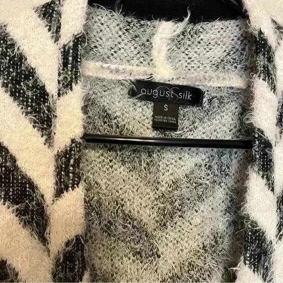 August Silk Women’s black & white chevron print cardigan sweater open front - Picture 11 of 11